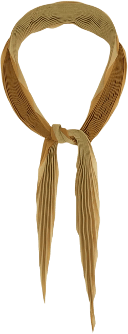 pleated diamond-shaped scarf