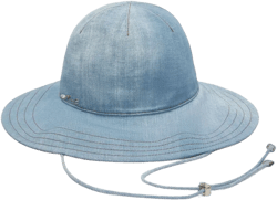 wide-brim hat 