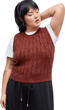 Round Neck Cable Knit Vest Curve & Plus