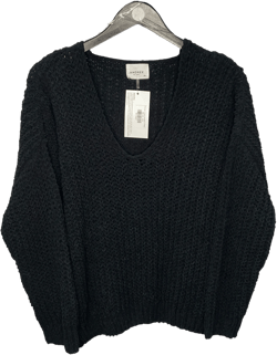 Chunky V-Neck Sweater in Black