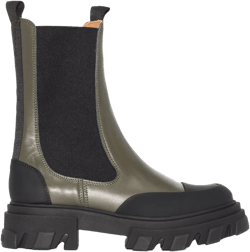 polished-finish ridged-sole boots