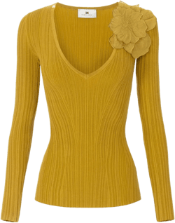 flower-detailing top 