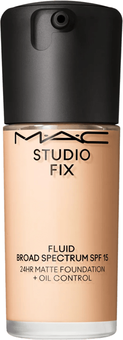 Studio Fix Fluid Spf 15 24hr Matte Foundation + Oil Control, 1 Oz. In Nw15 (light Beige With Neutral Undertone