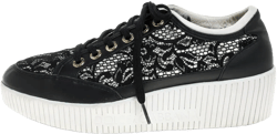 lace-panelled sneakers