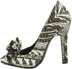 bow-detail pattern pumps